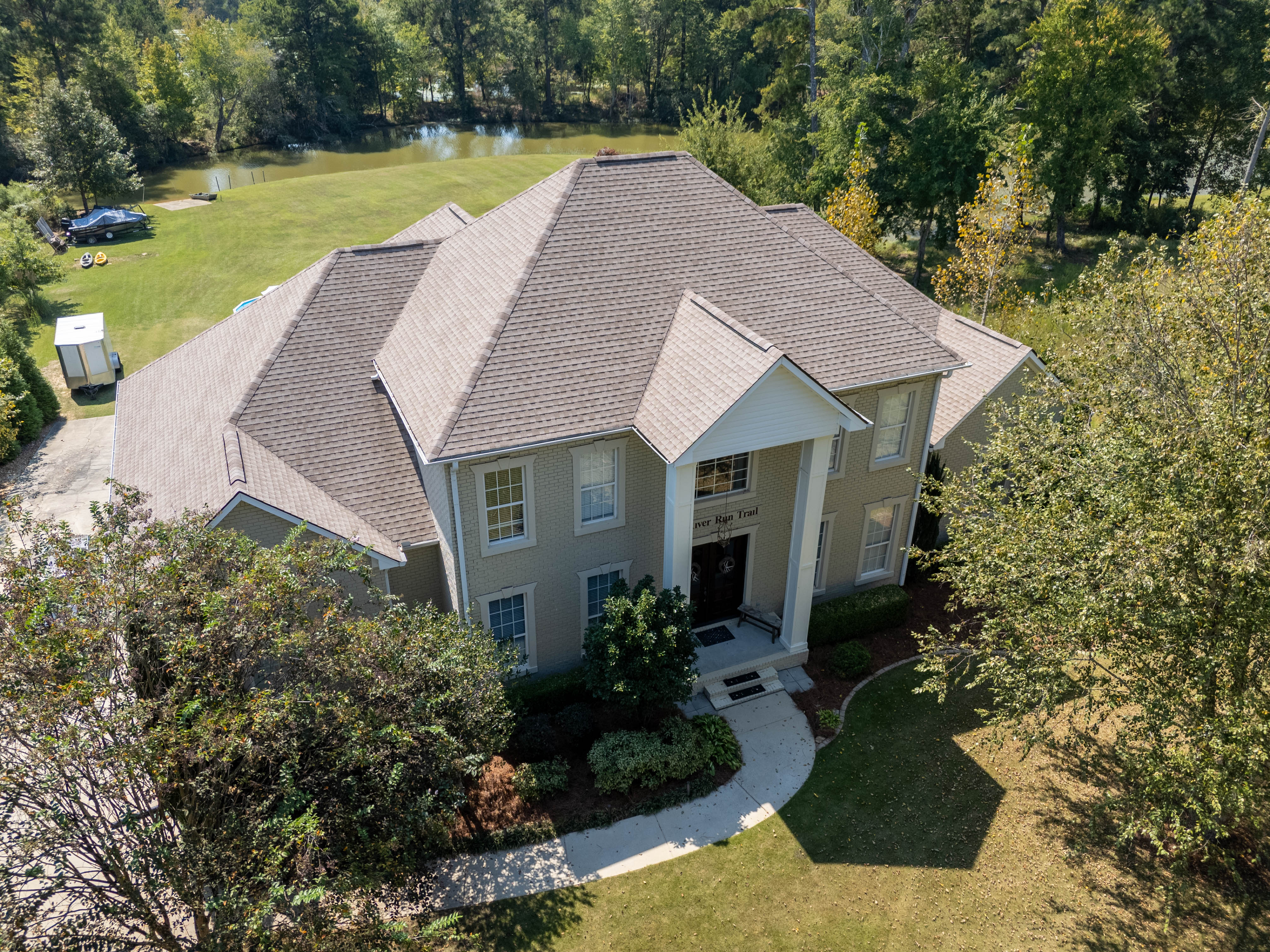 The Front Drive — River Run riverfront estate