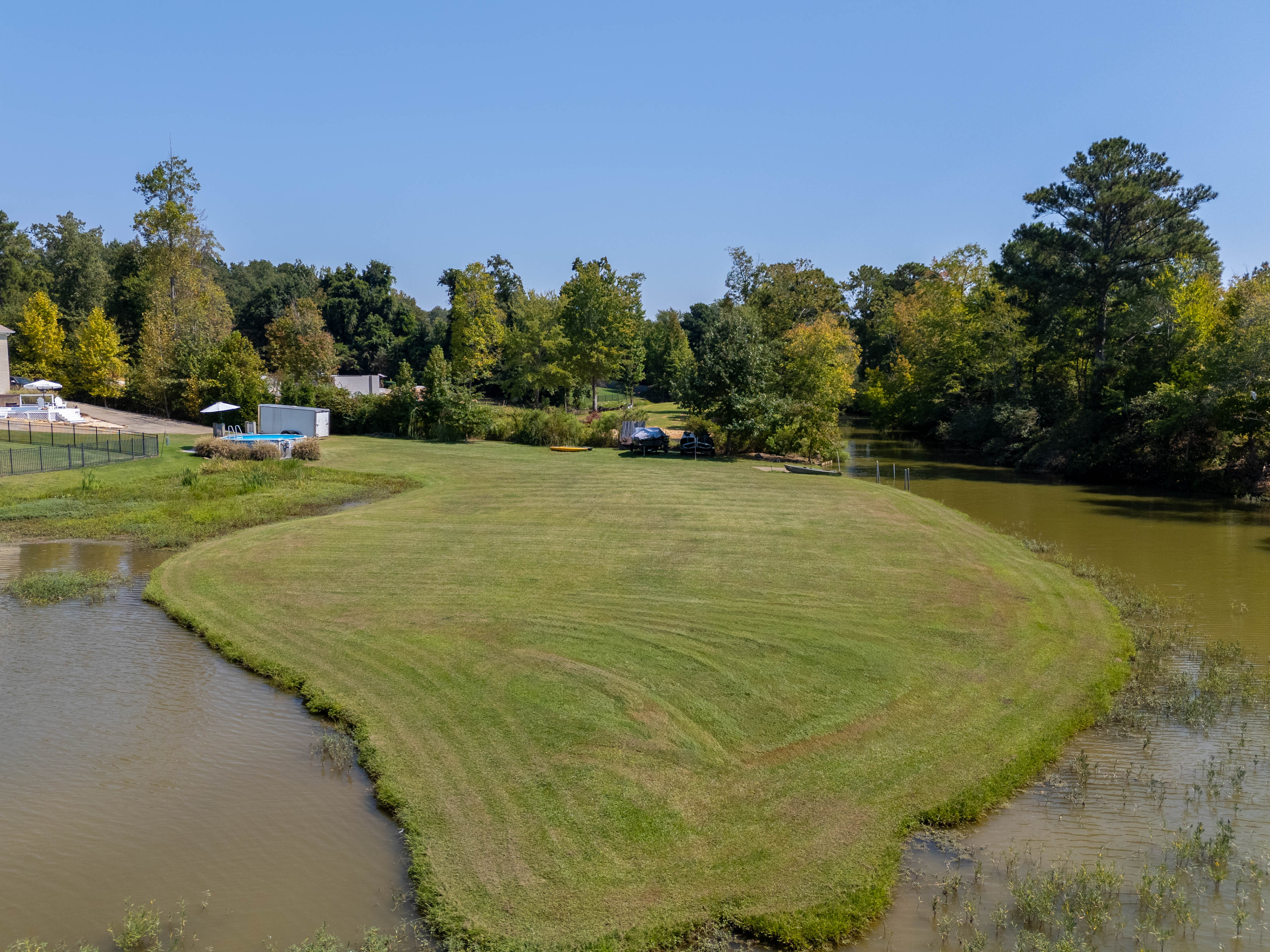 The Peninsula Lawn — River Run riverfront estate